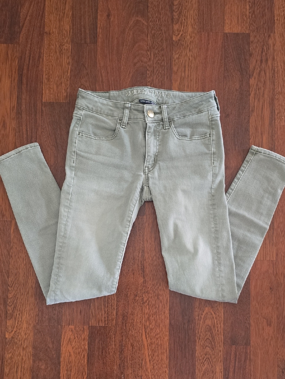 American Eagle Super Stretch Size 2 Skinny Jeans